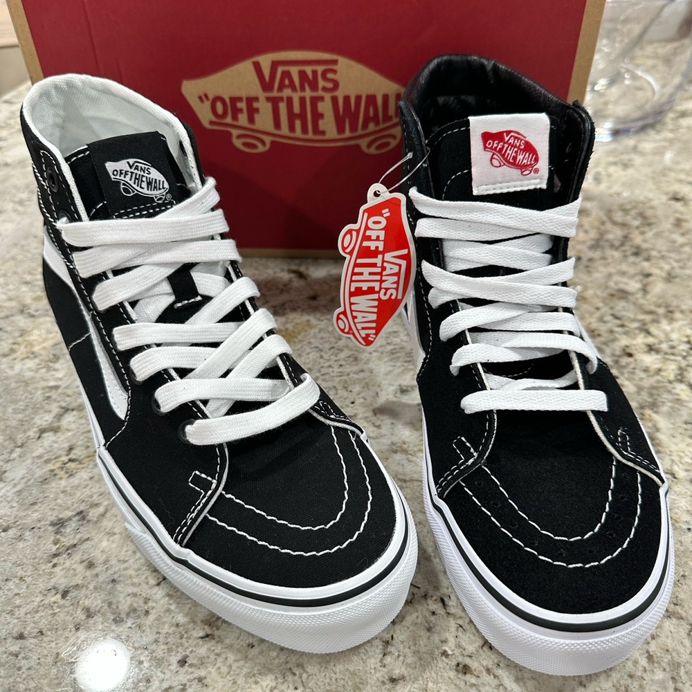 Vans Black & White Classic High-Top Sneakers Woman’s 8.5 Men’s 7 New with box